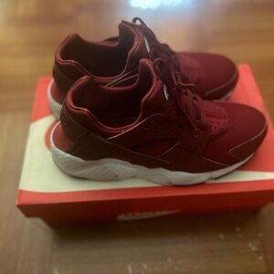Nike Hurache Run Burgundy